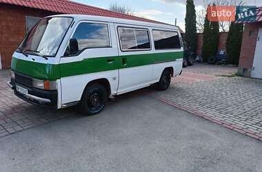Минивэн Nissan Urvan 1998 в Ровно