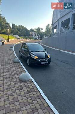 Хэтчбек Nissan Versa Note 2015 в 