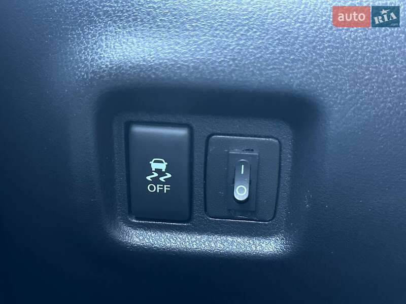 Хэтчбек Nissan Versa Note 2015 в Киеве