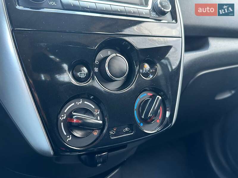 Хэтчбек Nissan Versa Note 2015 в Киеве