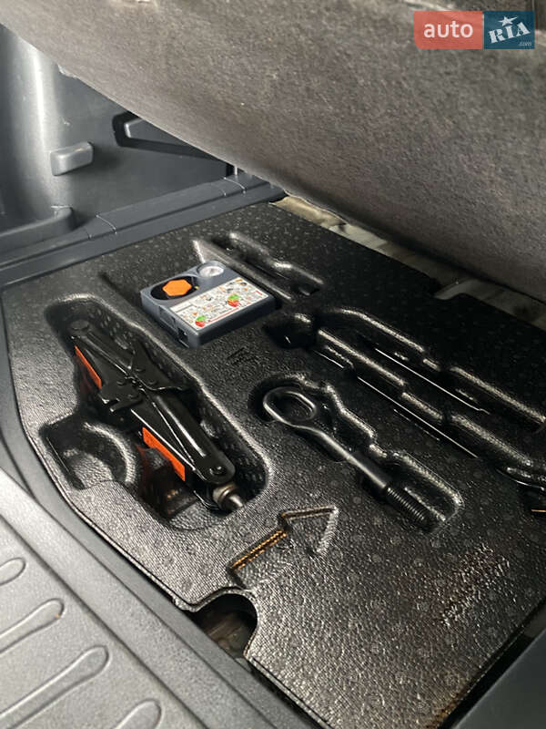 Хэтчбек Nissan Versa Note 2015 в Бурштыне