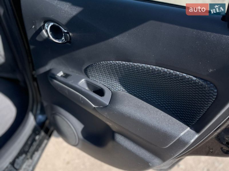 Хэтчбек Nissan Versa Note 2017 в Киеве