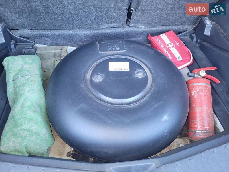 Хетчбек Nissan Versa Note 2016 в Новомосковську фото 10 Хетчбек Nissan Versa Note 2016 в Новомосковську