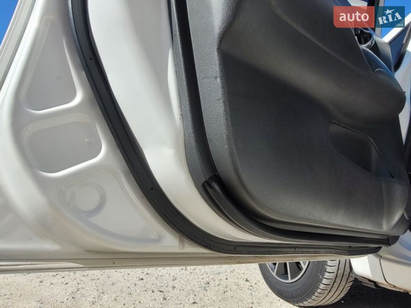 Хетчбек Nissan Versa Note 2016 в Новомосковську фото 17 Хетчбек Nissan Versa Note 2016 в Новомосковську