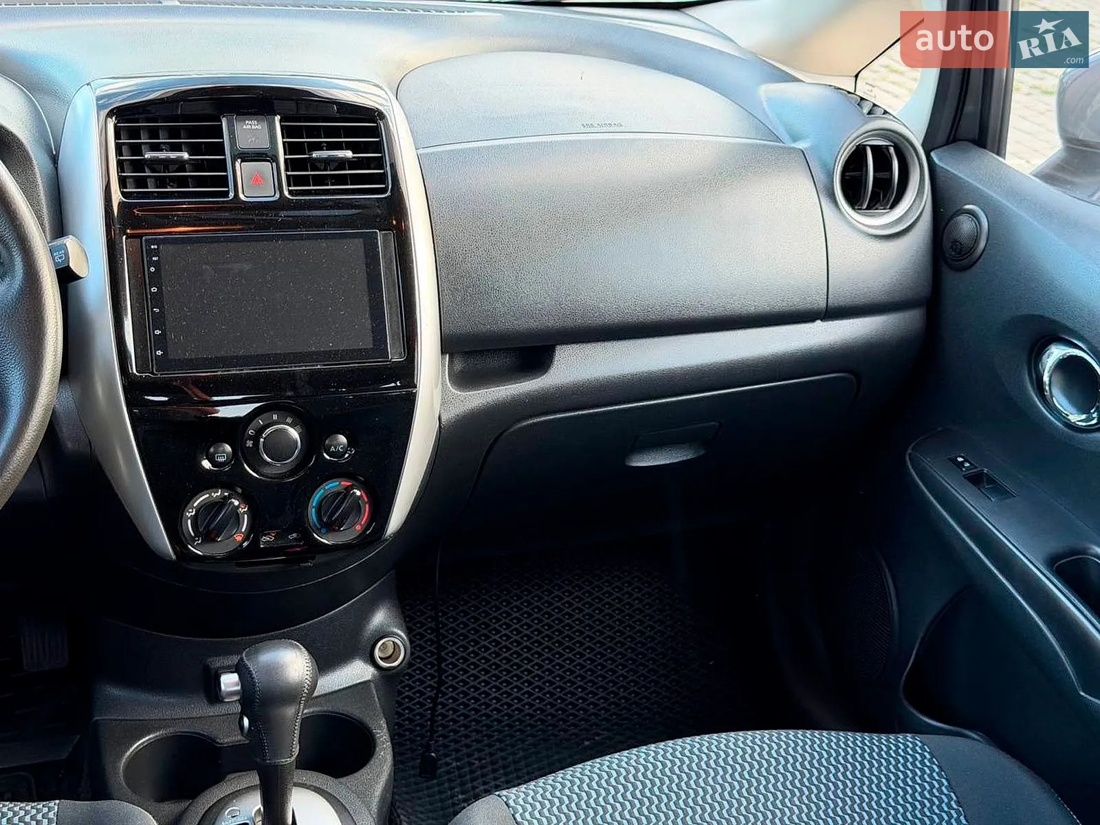 2017 Nissan Versa - мініатюра 19