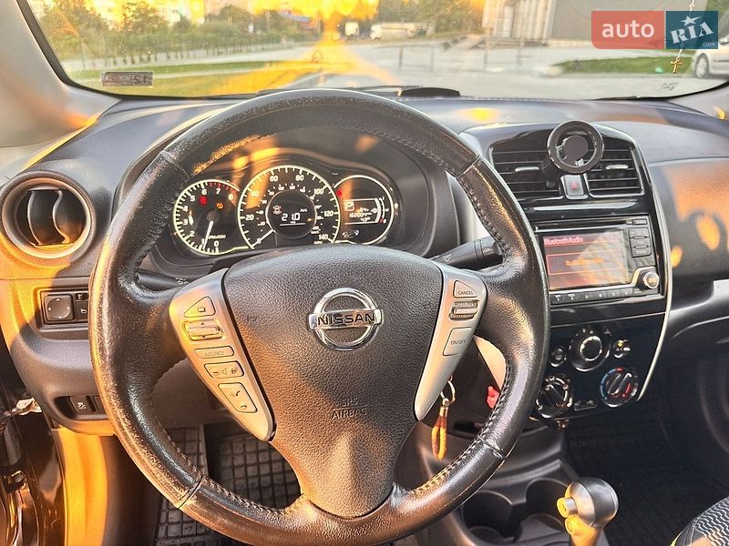 Хэтчбек Nissan Versa Note 2015 в Львове
