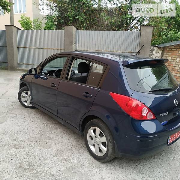 Хэтчбек Nissan Versa 2012 в Киеве