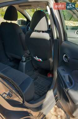 Седан Nissan Versa 2016 в Одесі