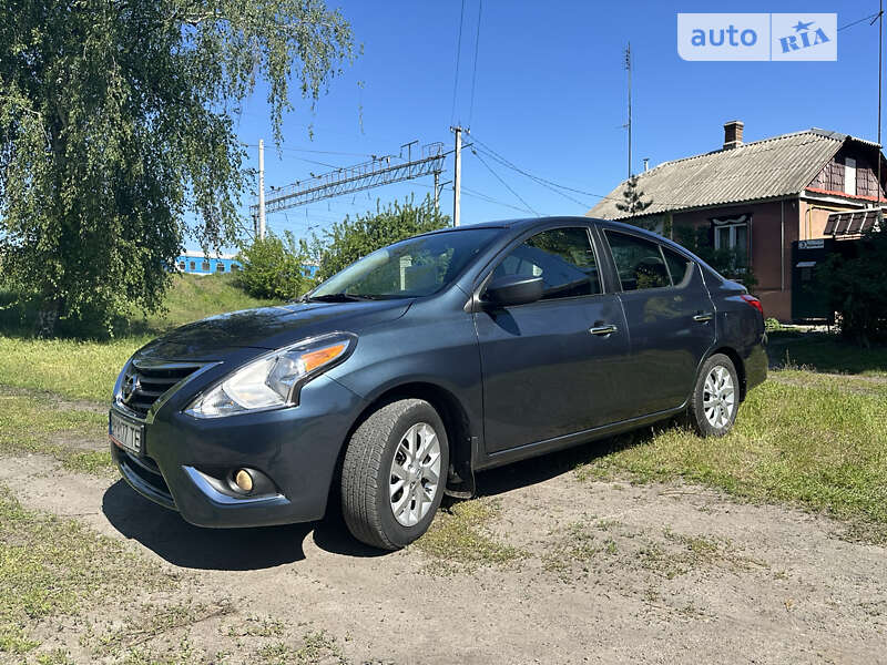 Седан Nissan Versa 2016 в Кременчуге