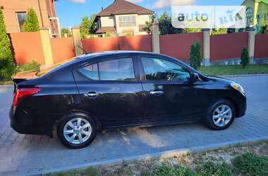 Седан Nissan Versa 2013 в Хмельницком