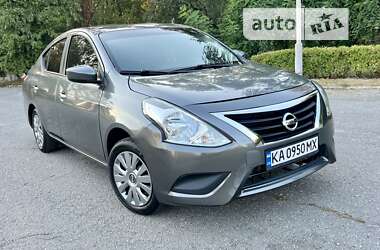 Седан Nissan Versa 2018 в Киеве