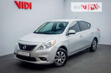 Седан Nissan Versa 2013 в Киеве