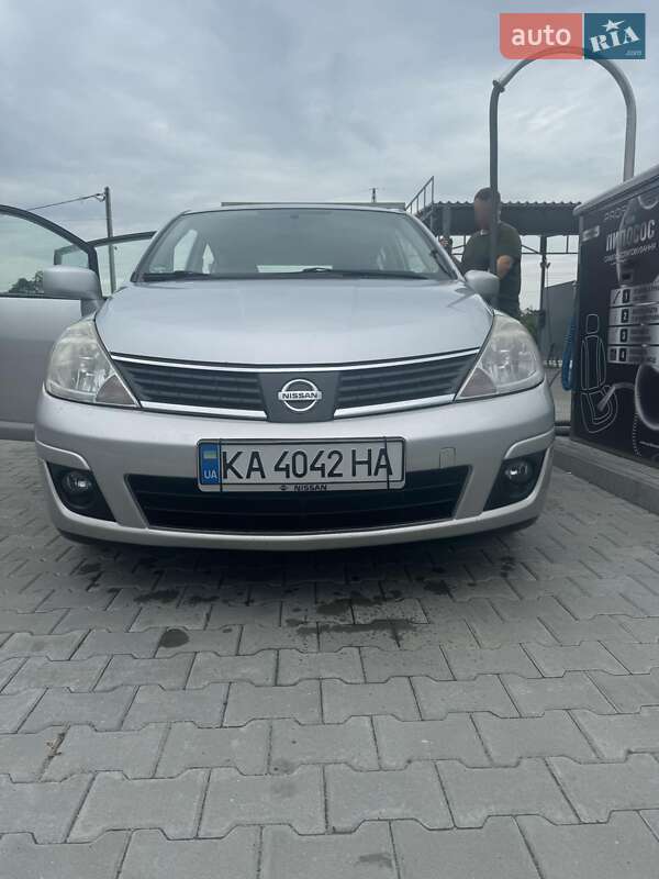 Хэтчбек Nissan Versa 2008 в Бородянке