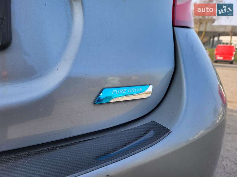 Седан Nissan Versa 2014 в Хмельницькому