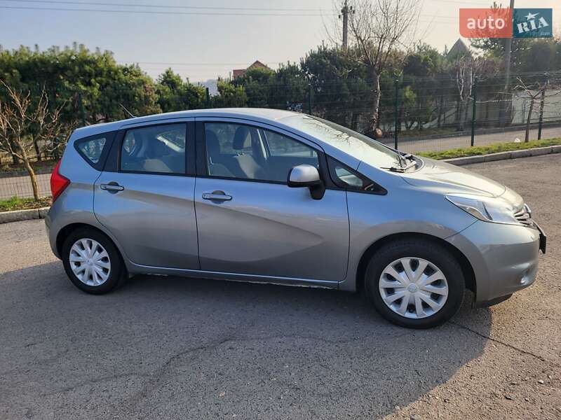 Седан Nissan Versa 2014 в Хмельницькому