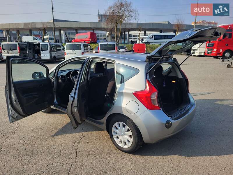 Седан Nissan Versa 2014 в Хмельницькому