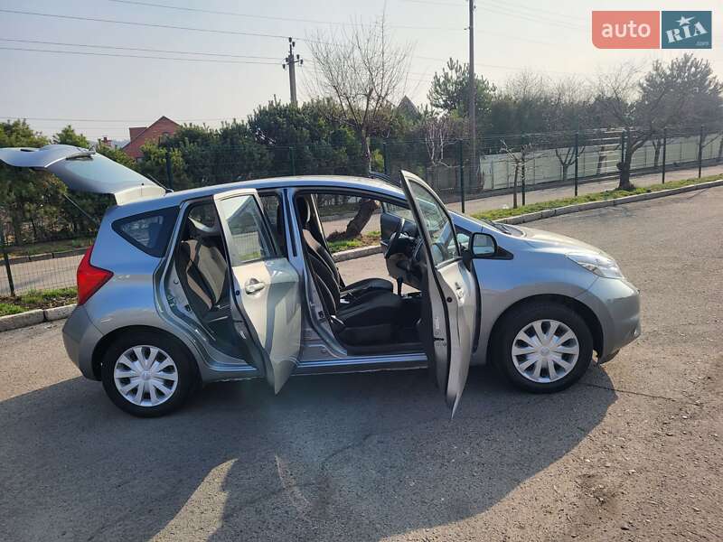 Седан Nissan Versa 2014 в Хмельницькому