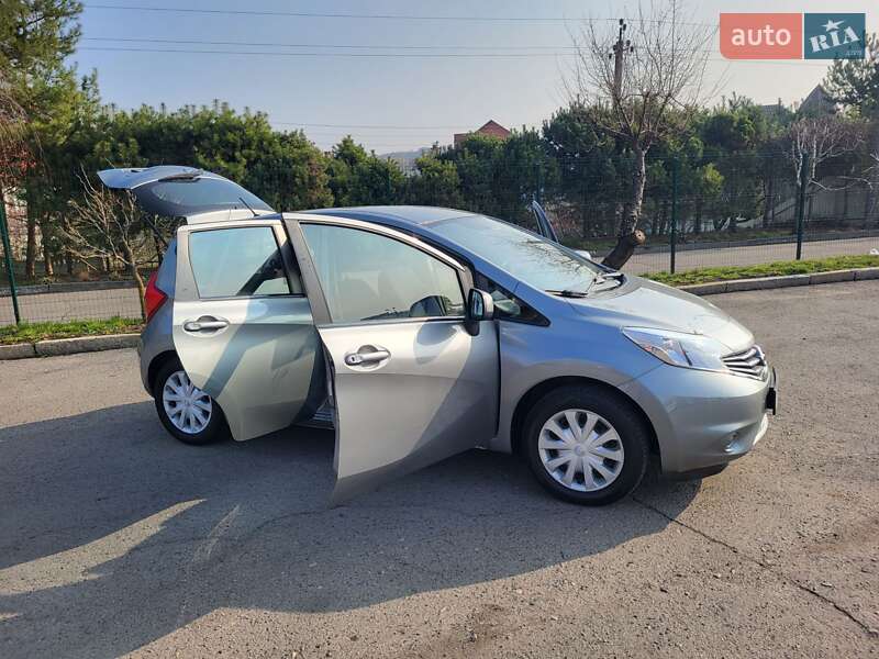 Седан Nissan Versa 2014 в Хмельницькому