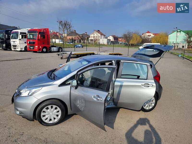 Седан Nissan Versa 2014 в Хмельницькому