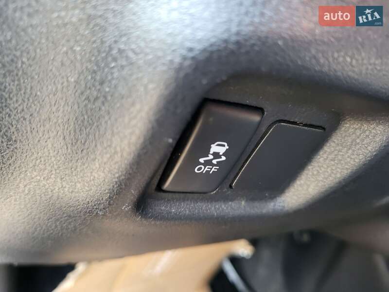 Седан Nissan Versa 2014 в Хмельницькому
