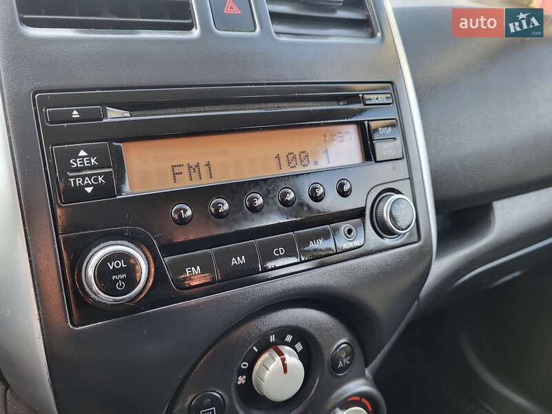 Седан Nissan Versa 2014 в Хмельницькому