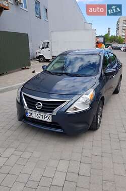 Седан Nissan Versa 2016 в Львові
