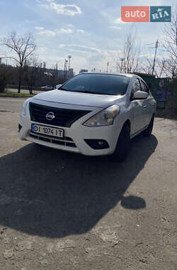Седан Nissan Versa 2017 в Киеве