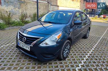 Седан Nissan Versa 2016 в Львові