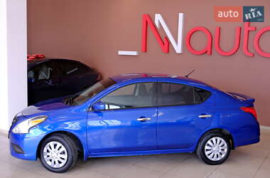Седан Nissan Versa 2016 в 