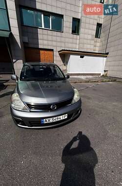 Хэтчбек Nissan Versa 2011 в Харькове