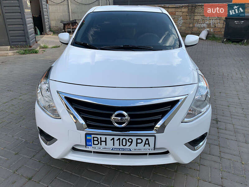 Седан Nissan Versa 2016 в Одесі