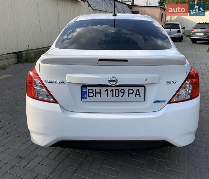 Седан Nissan Versa 2016 в Одесі