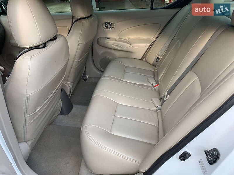 Седан Nissan Versa 2016 в Одесі