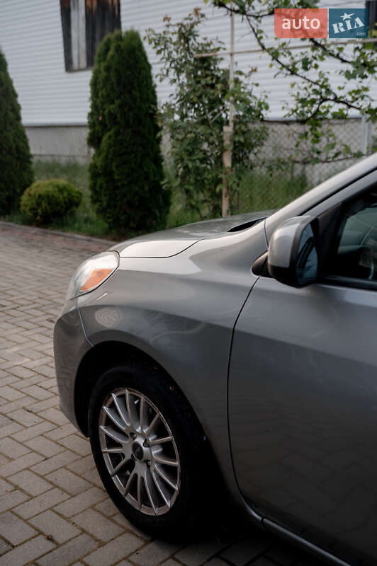Седан Nissan Versa 2014 в Ивано-Франковске