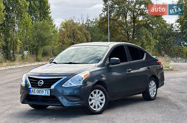 Седан Nissan Versa 2014 в Днепре