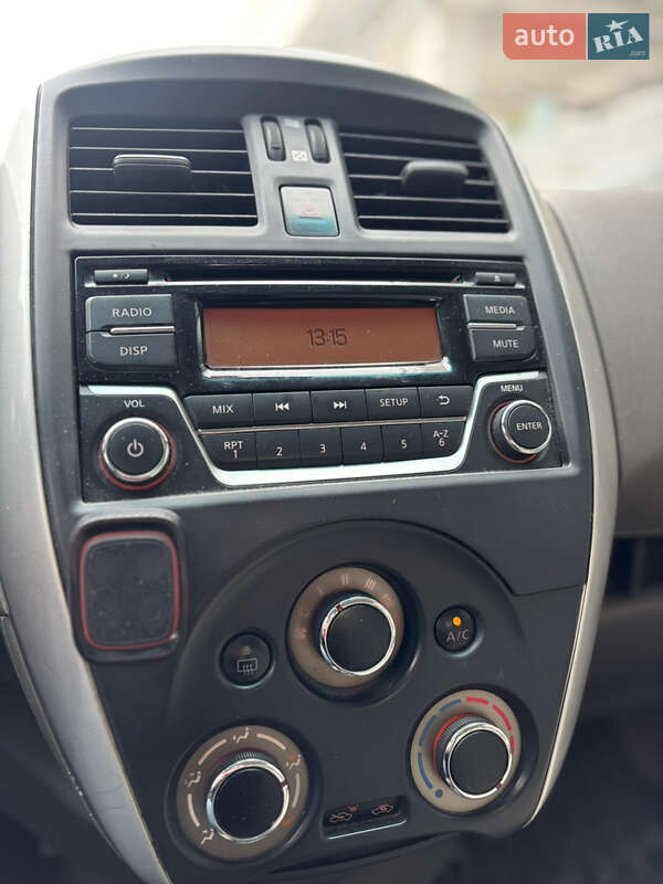 Седан Nissan Versa 2015 в Києві