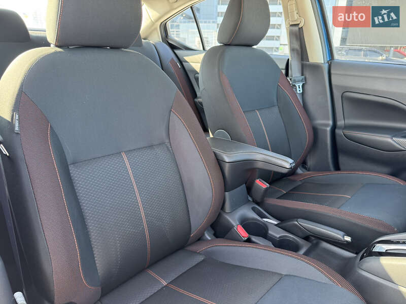 Седан Nissan Versa 2019 в Києві