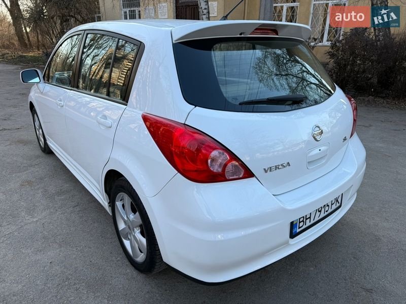 Хэтчбек Nissan Versa 2010 в Одессе