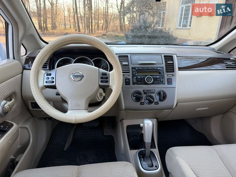 Хэтчбек Nissan Versa 2010 в Одессе