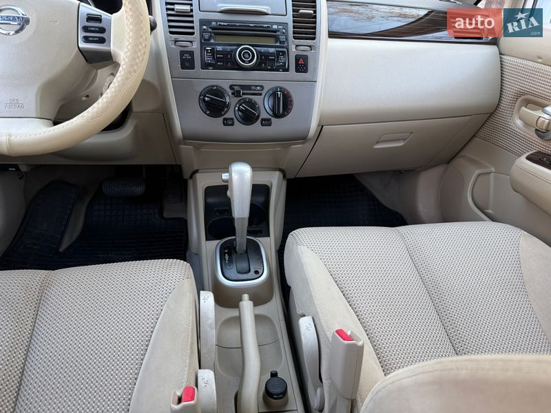 Хэтчбек Nissan Versa 2010 в Одессе