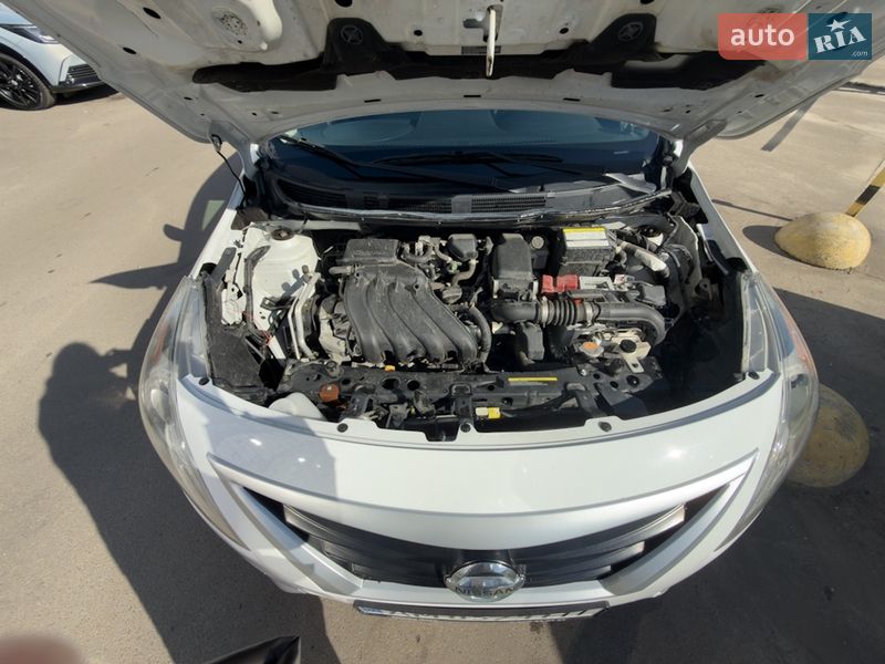 Седан Nissan Versa 2017 в Киеве