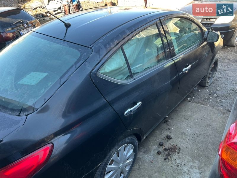 Седан Nissan Versa 2018 в Черновцах
