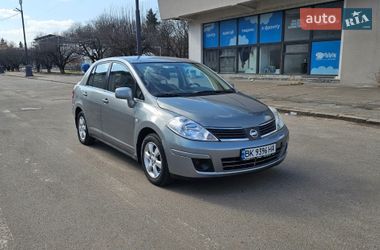 Седан Nissan Versa 2007 в Киеве