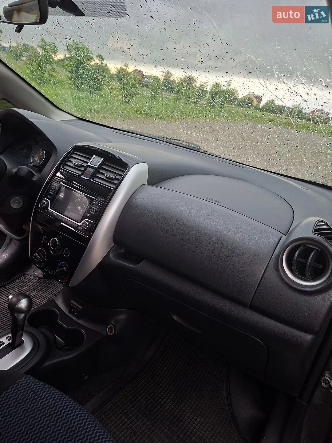 2017 Nissan Versa - мініатюра 23