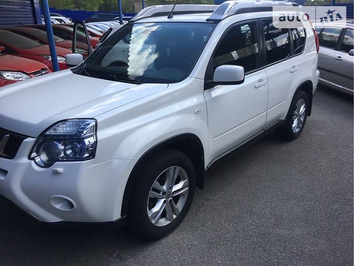 Nissan X-Trail 2013 року