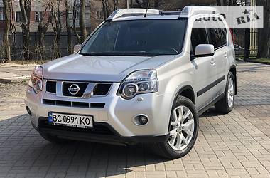 Позашляховик / Кросовер Nissan X-Trail 2012 в 