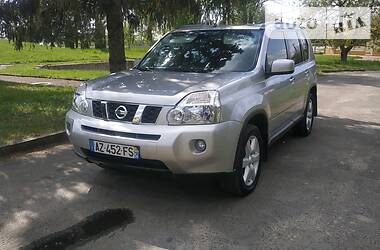 Позашляховик / Кросовер Nissan X-Trail 2010 в 