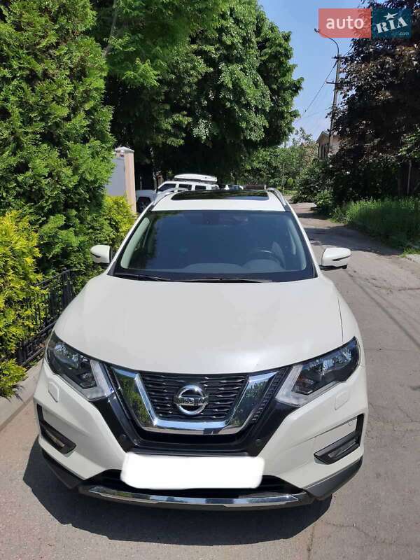 Внедорожник / Кроссовер Nissan X-Trail 2017 в Днепре