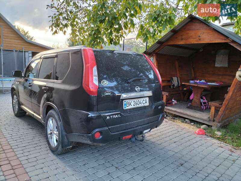 Позашляховик / Кросовер Nissan X-Trail 2011 в Млиніві