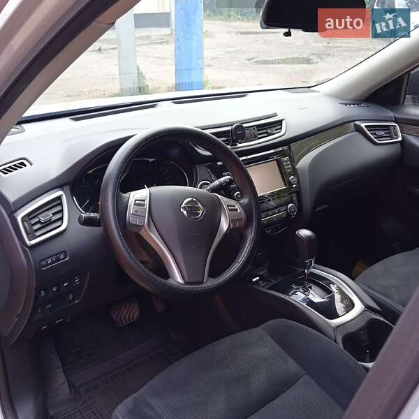 Позашляховик / Кросовер Nissan X-Trail 2017 в Первомайську